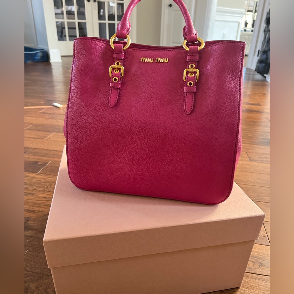 MIU MIU pink handbag BRAND NEW NEVER USED!! have original box and bag!